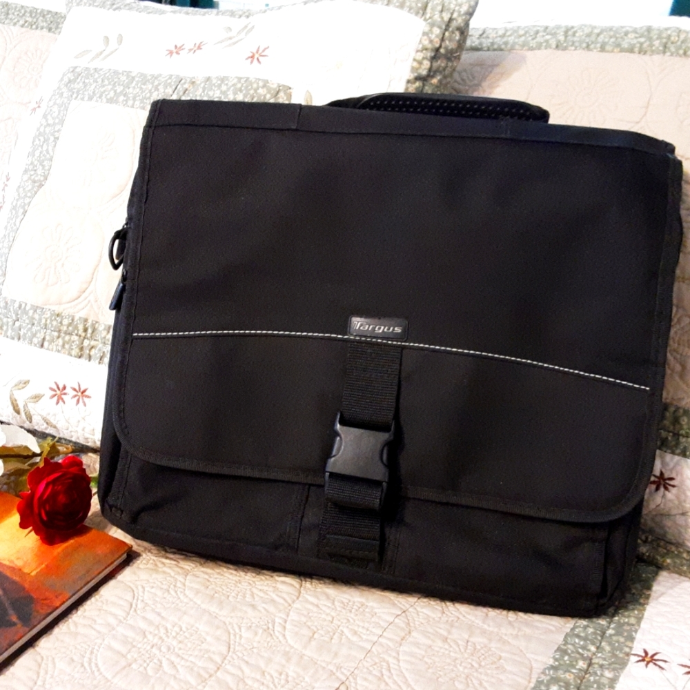 COPY - N/WITHOUT TAGS TARGUS 15.6" LAPTOP BAG CARRING CASE